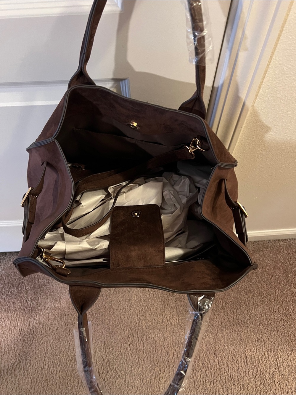 CHIC
Time and Tru Sage Satchel Soft Faux Suede Tote Bag
10.6" H x 9.4" W x 15.9" - Picture 6 of 6